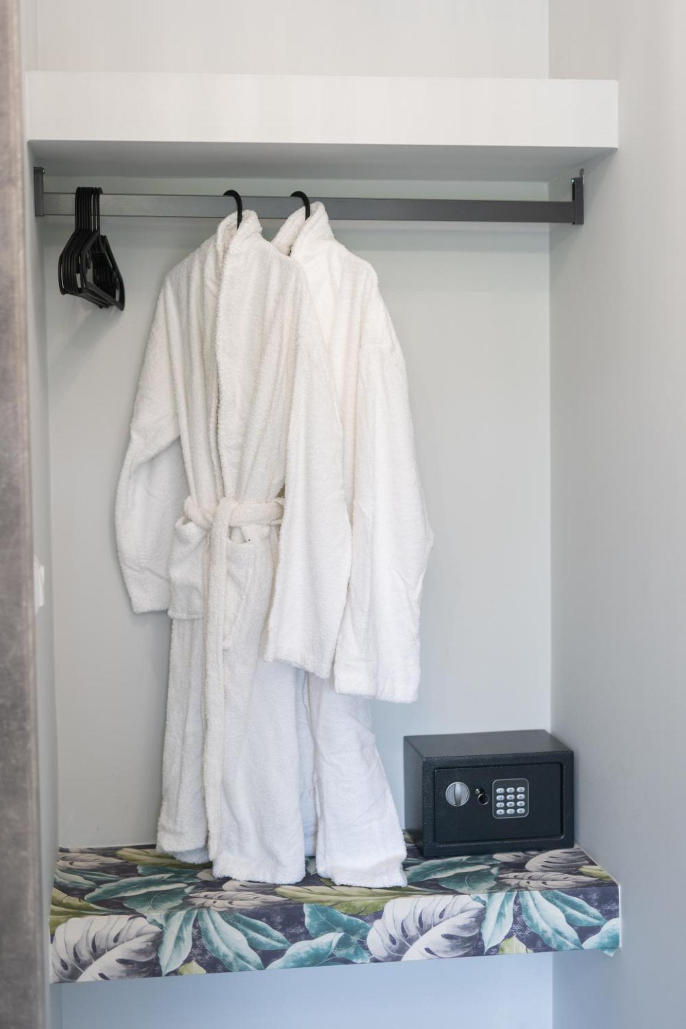Glykanisos Suites Néa Péramos Extérieur photo